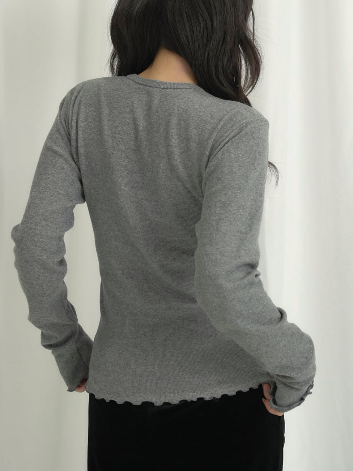 TENDER SKIN HENLY NECK
